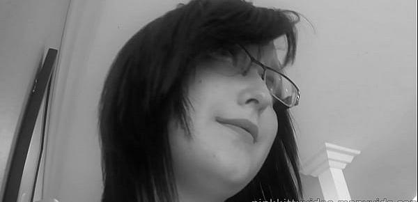  BABE IN GLASSES BLAIR WANTS TO DO HER FIRST PORNO
